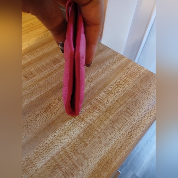 Kurt Geiger NWT/NIB Barbie Pink Long Snap Quilted Wallet - Picture 6 of 7